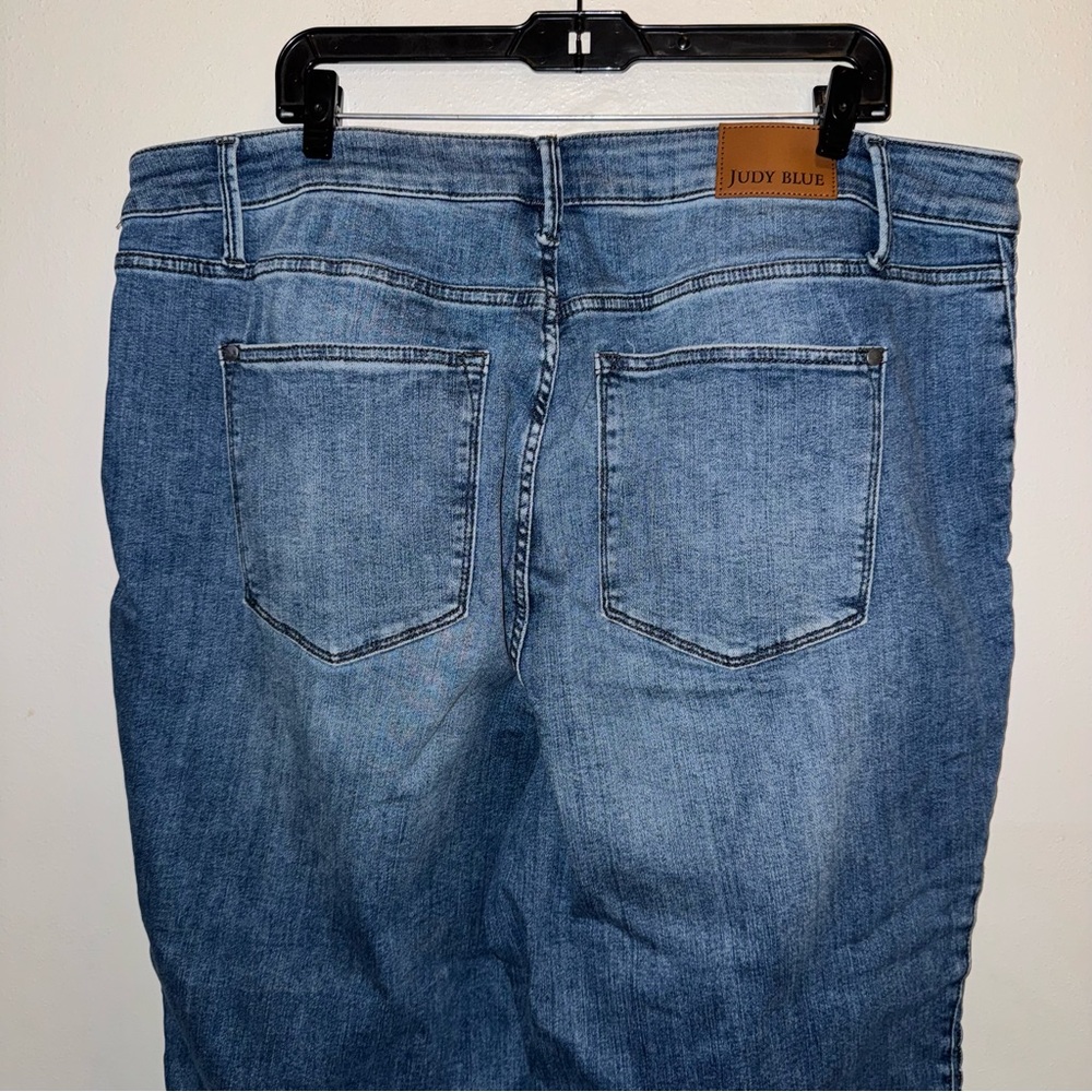 Judy Blue Light Wash Ankle Crop Jeans with Side Braid - Picture 11 of 13